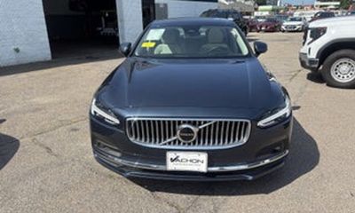 2023 Volvo XC40 Plus Dark
