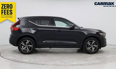 2024 Volvo XC40 Core Bright Dark