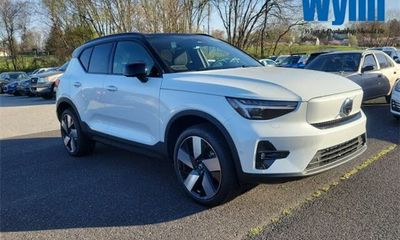 2023 Volvo XC40 Ultimate Dark