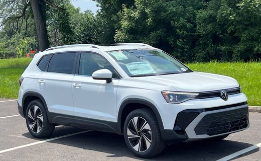 2025 Volkswagen Taos 4MOTION SE