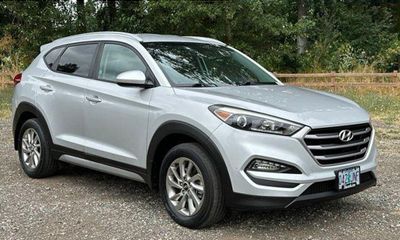 2017 Hyundai Tucson SE Popular Equipment
