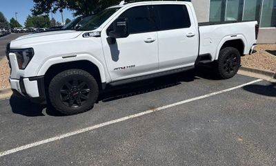 2024 GMC Sierra HD AT4