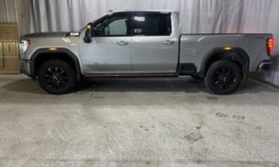 2024 GMC Sierra HD AT4