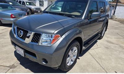 2005 Nissan Pathfinder LE