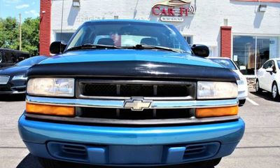 2001 Chevrolet S-10 Pickup Base