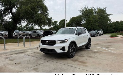 2026 Volvo XC40 Ultra Dark