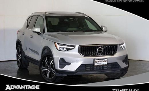 2025 Volvo XC40 Core
