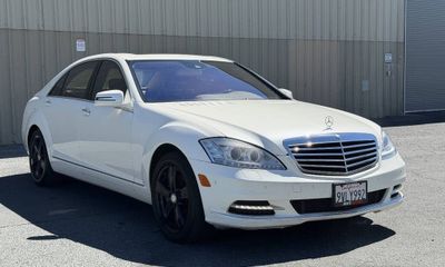 2010 Mercedes-Benz S-Class S550 4 Matic