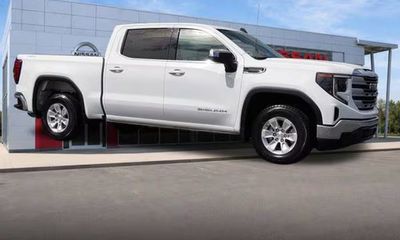 2024 GMC Sierra SLE