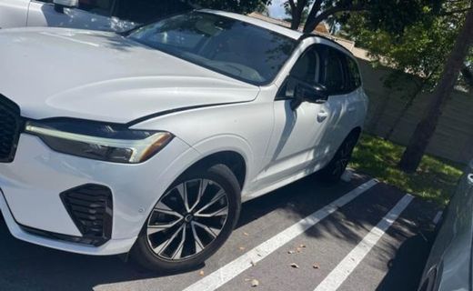 2024 Volvo XC60 Plus Dark