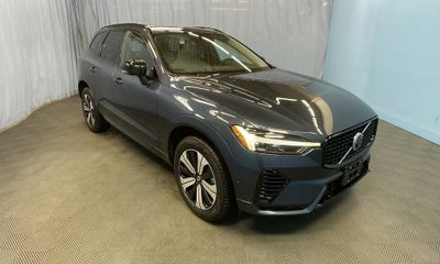2024 Volvo XC60 Plus Dark