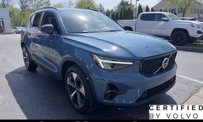 2023 Volvo XC40 Plus Dark
