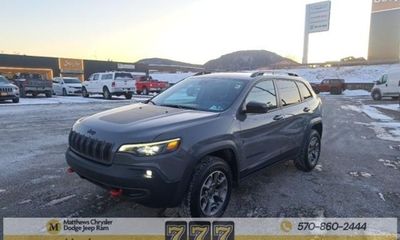 2023 Jeep Cherokee Trailhawk