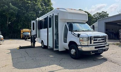 2017 Ford E-450 Series