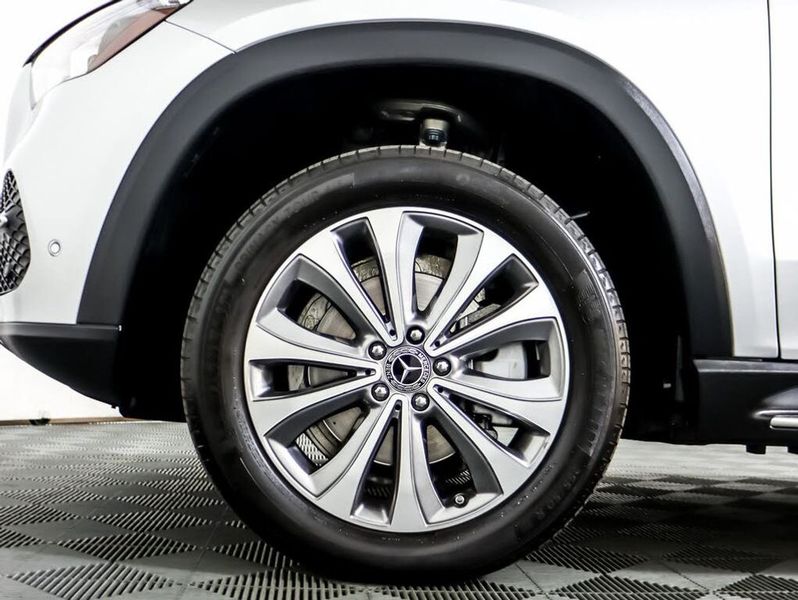 2020 Mercedes Benz GLE — a typically priced live listing