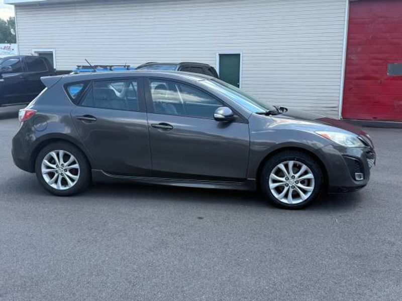 2010 Mazda 3 — a typically priced live listing