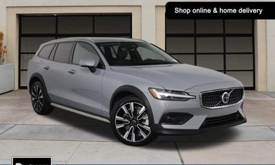 2025 Volvo V60CC Ultra
