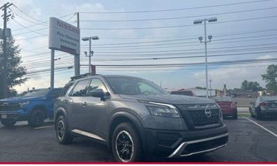 2024 Nissan Pathfinder SV