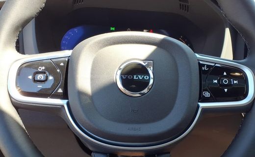2026 Volvo XC60 Plus Dark