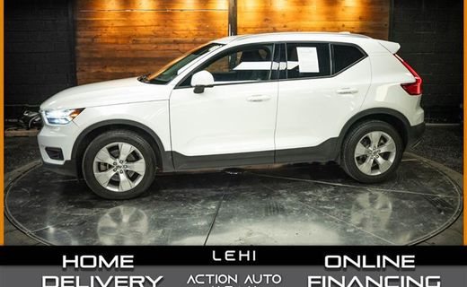 2022 Volvo XC40 Momentum