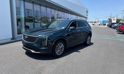 2024 Cadillac XT4 Premium Luxury