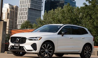 2024 Volvo XC60 Plus Dark