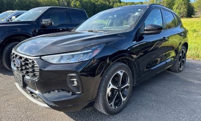 2023 Ford Escape ST Line Select