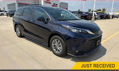 2025 Toyota Sienna XLE