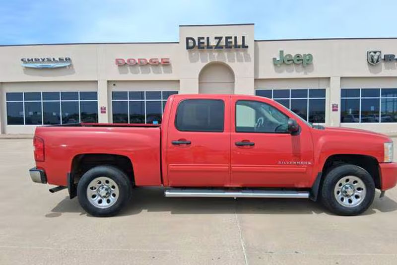 2009 Chevrolet Silverado — a typically priced live listing