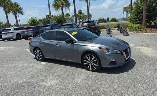2021 Nissan Altima SR