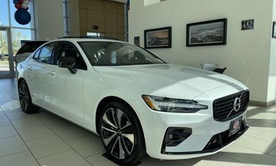 2022 Volvo S60 Inscription Expression XC60