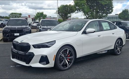 2027 BMW 550e xDrive