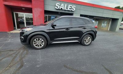2017 Hyundai Tucson SE Popular Equipment