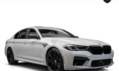 2023 BMW M5