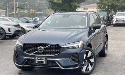 2024 Volvo XC60 Plus Dark