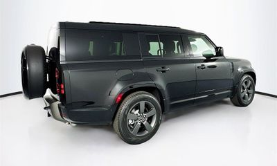 2025 Land Rover Defender 130 X Dynamic