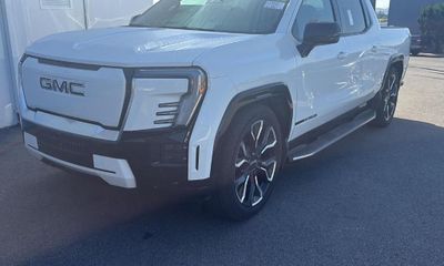 2025 GMC Sierra Denali