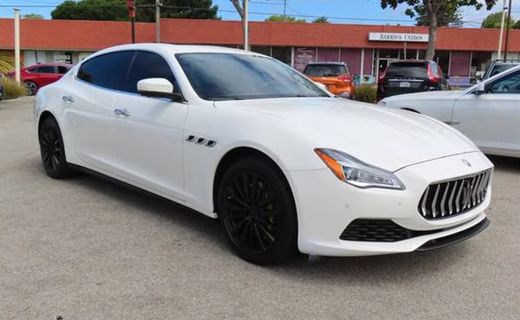 2020 Maserati Quattroporte Essence