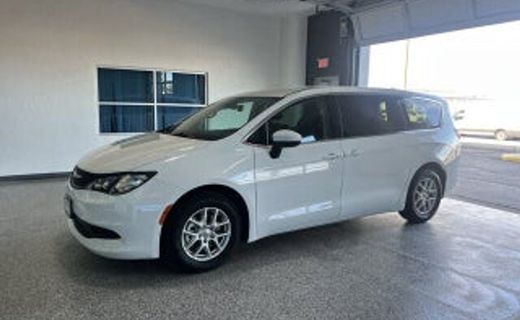 2022 Chrysler Voyager LX
