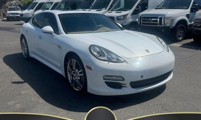 2013 Porsche Panamera Base 4