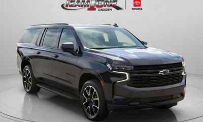 2023 Chevrolet Suburban RST