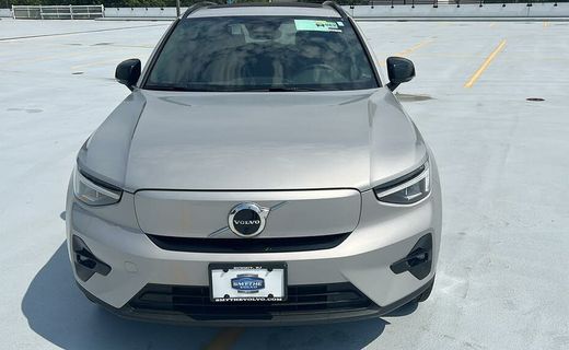 2023 Volvo XC40 Plus Dark