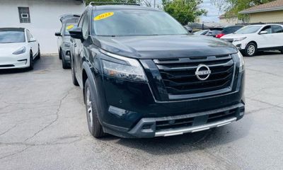 2023 Nissan Pathfinder SL