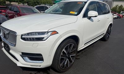 2023 Volvo XC90 Plus Bright