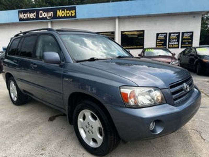 2005 Toyota Highlander — a typically priced live listing