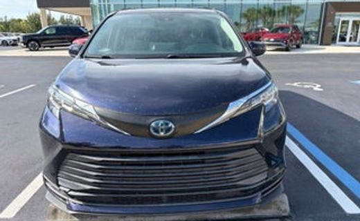 2021 Toyota Sienna LE