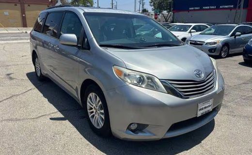 2013 Toyota Sienna XLE