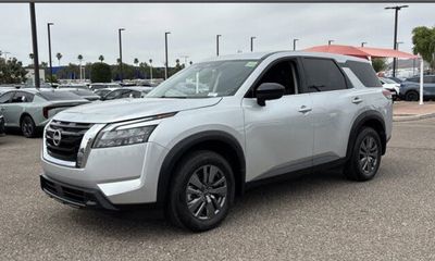 2025 Nissan Pathfinder S