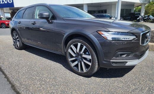 2025 Volvo V90CC Ultra