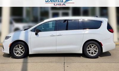 2024 Chrysler Pacifica Touring L